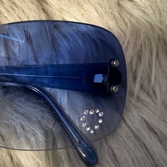 Sunglasses - Picture 2 of 3